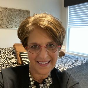 Meet your Posher, Claudia